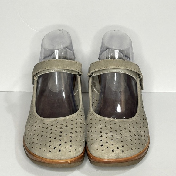 Rialto Vinto Vienna Taupe Stars‎ Perforated Faux Suede Closed Mule Clogs Size 10 - Picture 3 of 7